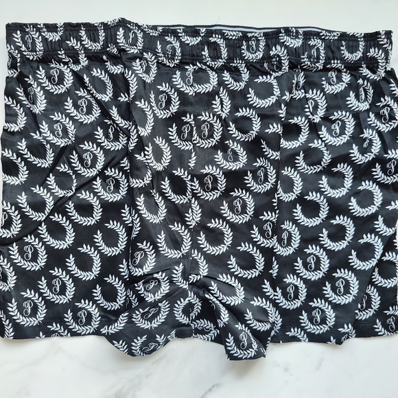 NWT PINK VICTORIA'S SECRET TENCEL BOXY PAJAMA SHORTS IN PURE BLACK LAUREL LOGO X - Picture 2 of 8